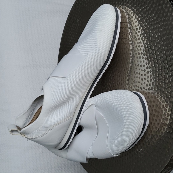 susina slip on sneakers